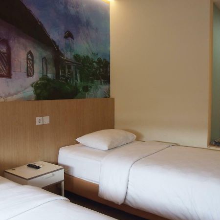 The City Hotel Ambon Exterior photo