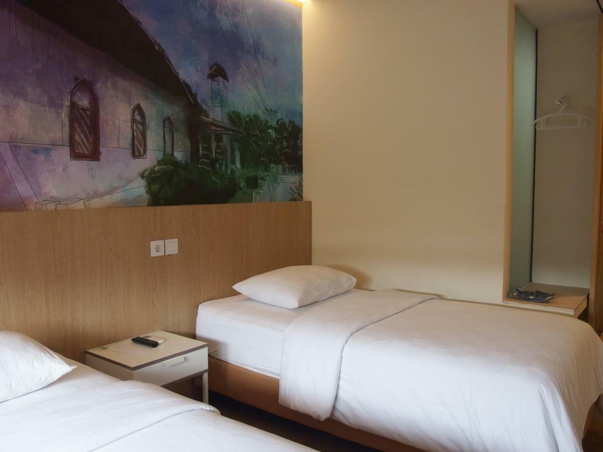 The City Hotel Ambon Exterior photo